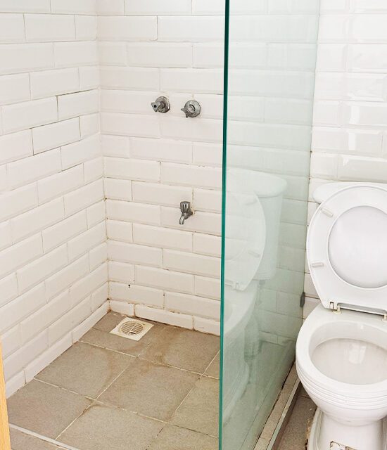 Rio gardens single room toilet